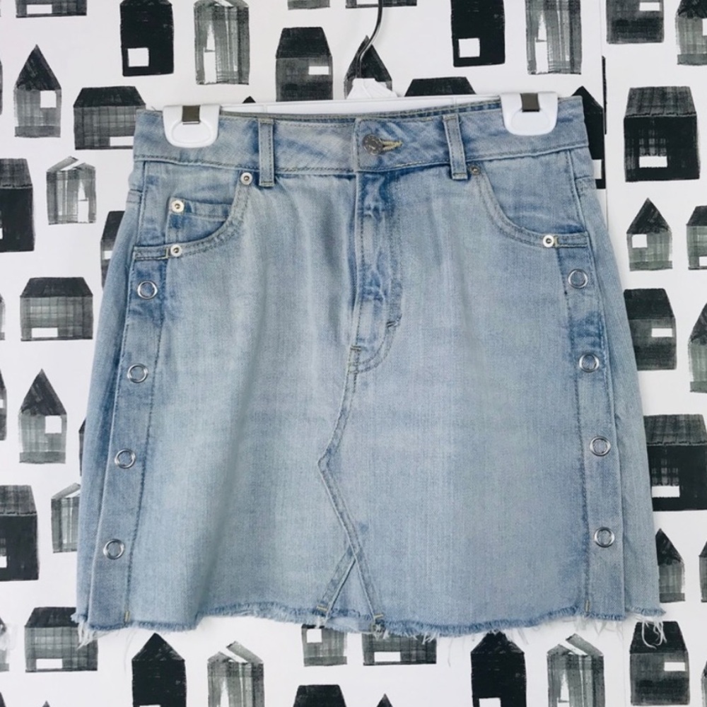 Topshop / Moto denim mini skirt button details on both sides